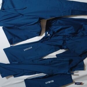 SCRUBS SCRUBS CHEROKEE SCRUBS UNIFORMS SIZE 3XL unisex in a beautiful blue
